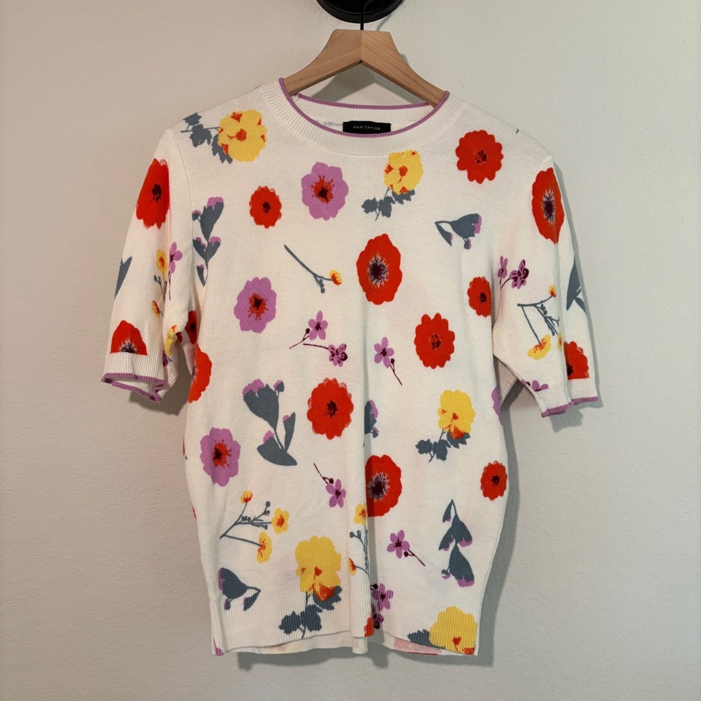 Ann Taylor Short Sleeve Sweater M 100% Cotton Floral Poppy White Cottagecore